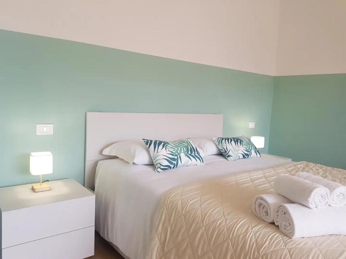 QUEEN HOME VENICE TRAIN STATION Noemi & Angel