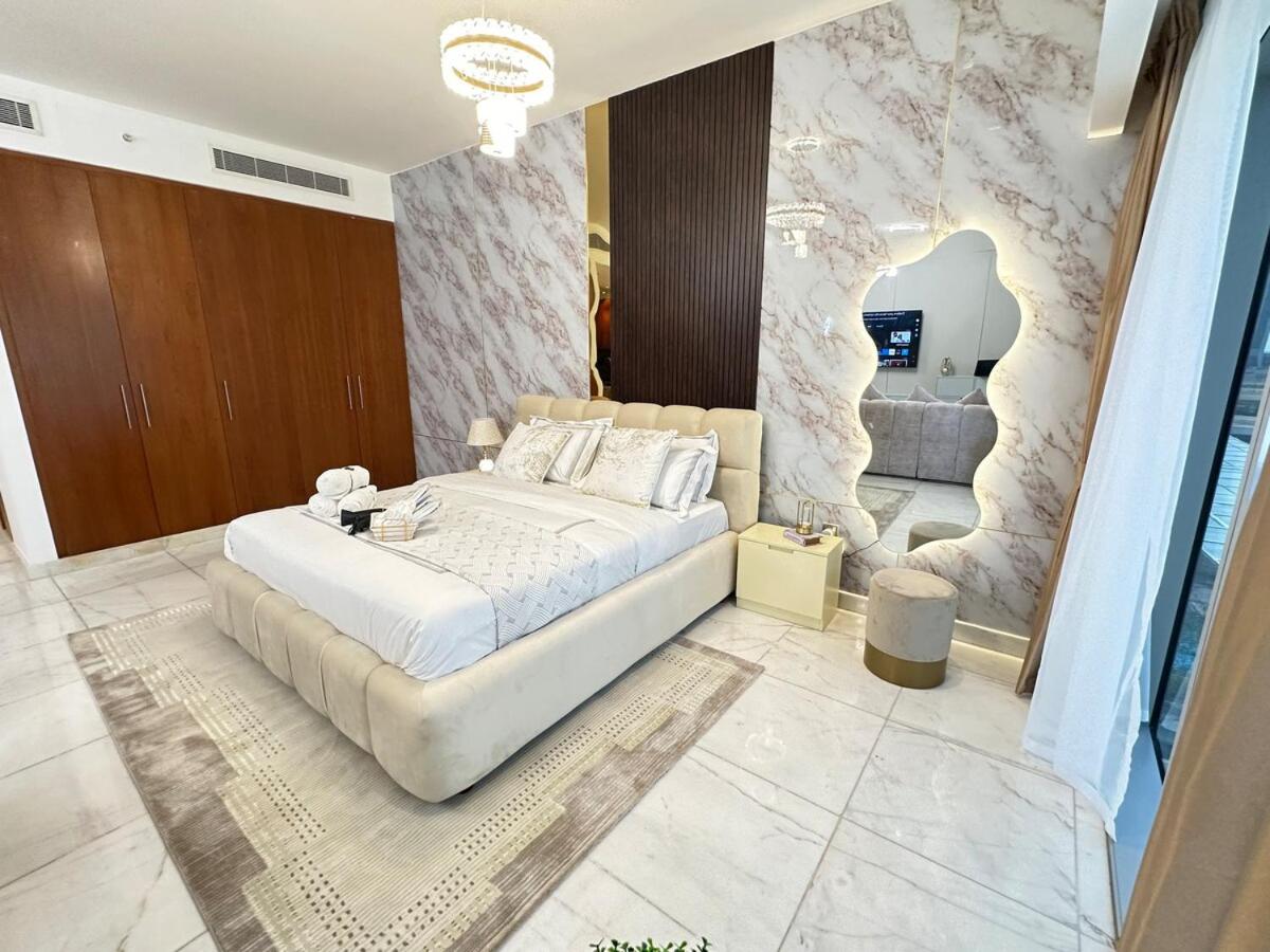 Central Park towers Difc suite kings - 2