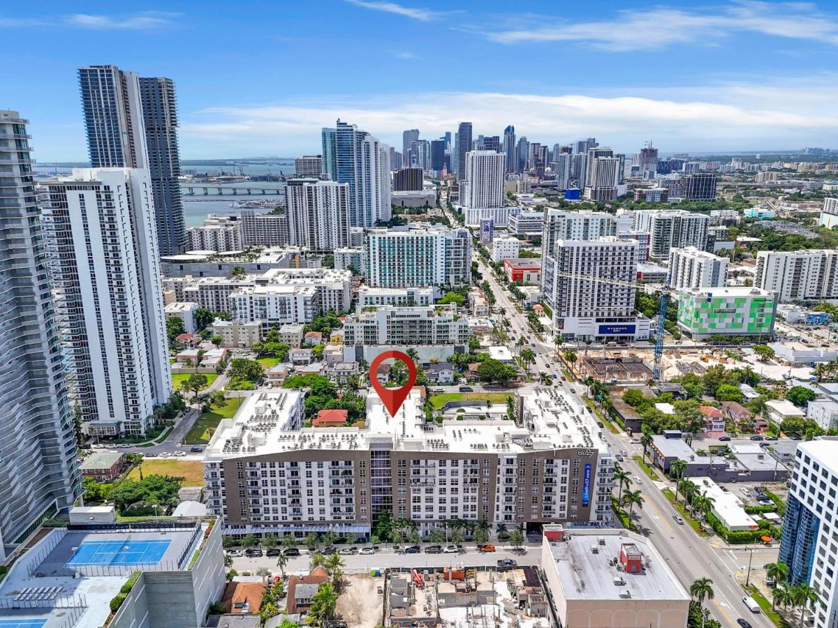 Luxury 2BR with City Views on Biscayne Blvd - 2