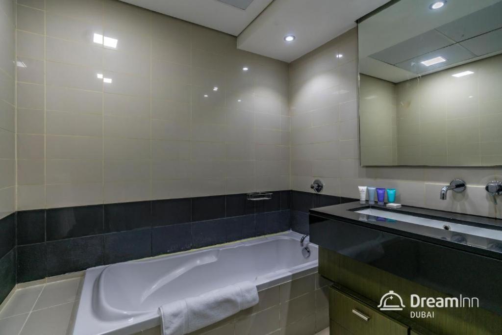 Dream Inn - 2BR in Lofts West Towers - 3