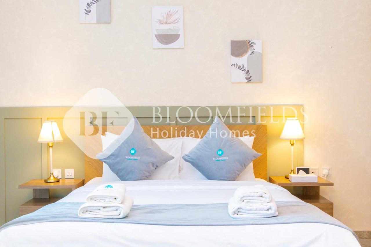 Bloomfields Magnificent Studio Bay Square - 2