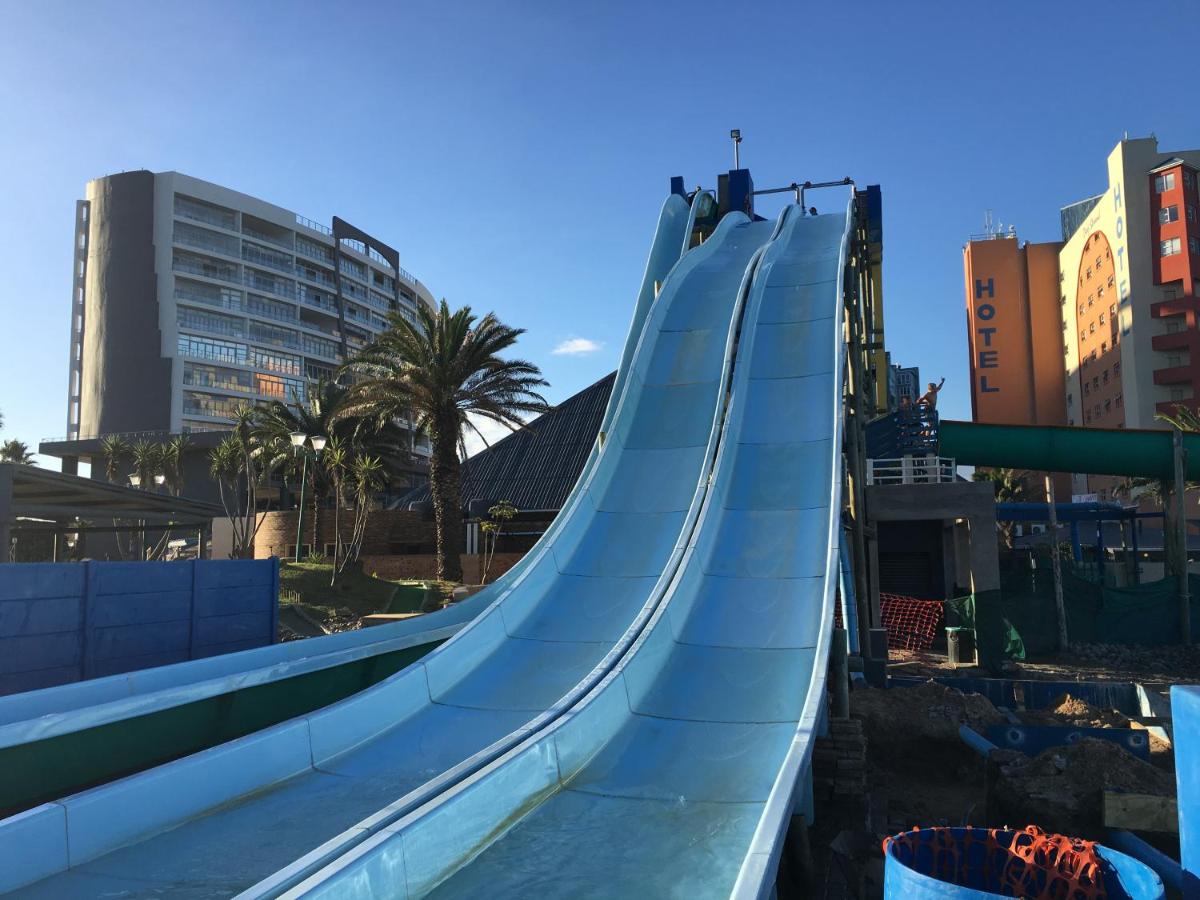 Water park: Vista Bonita Apartments