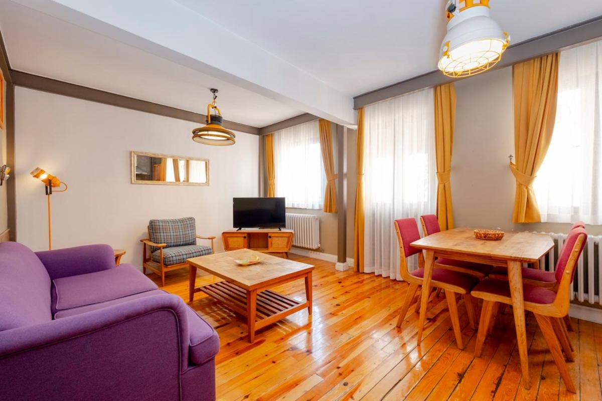 Cosy Apartment with Lofty Ceilings