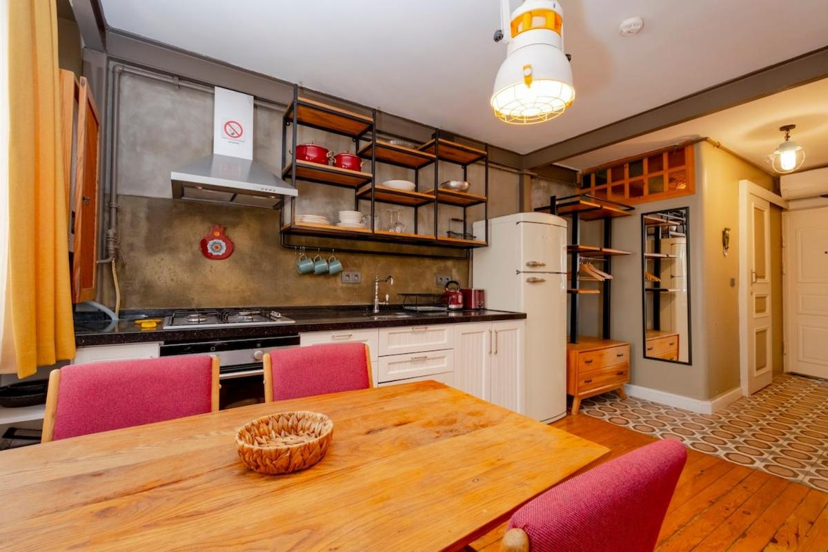 Cosy Apartment with Lofty Ceilings - 4