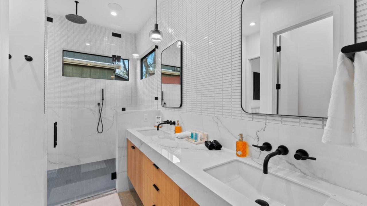 New 6 BR, 4.5B, Pool, Hot Tub, Cold Plunges, Outdoor Sauna, Bar, 9 TVs - 2