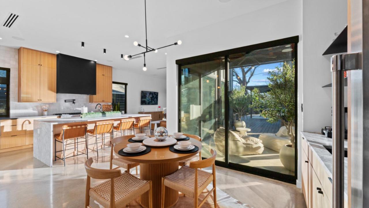 New 6 BR, 4.5B, Pool, Hot Tub, Cold Plunges, Outdoor Sauna, Bar, 9 TVs - 3