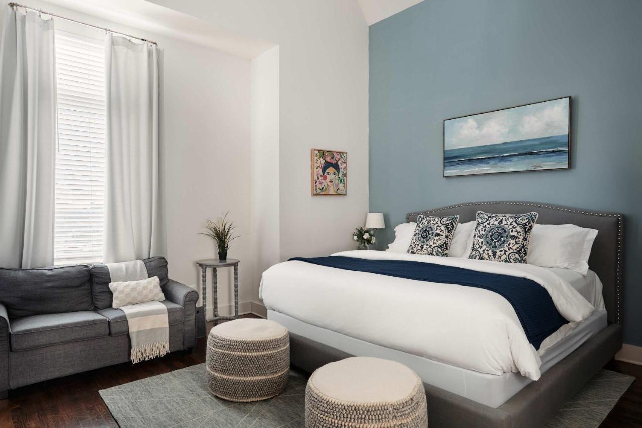 Chic 3BD, Rooftop, Game Room, 10 Min to Broadway, Garage, Ping Pong, Karaoke, Axe Throwing, Shuffleboard, 10 Mins to Broadway, 5 Mins to Five Points, Perfect for Bachelors or Bachelorettes, 24 Hr Hospitality - 4