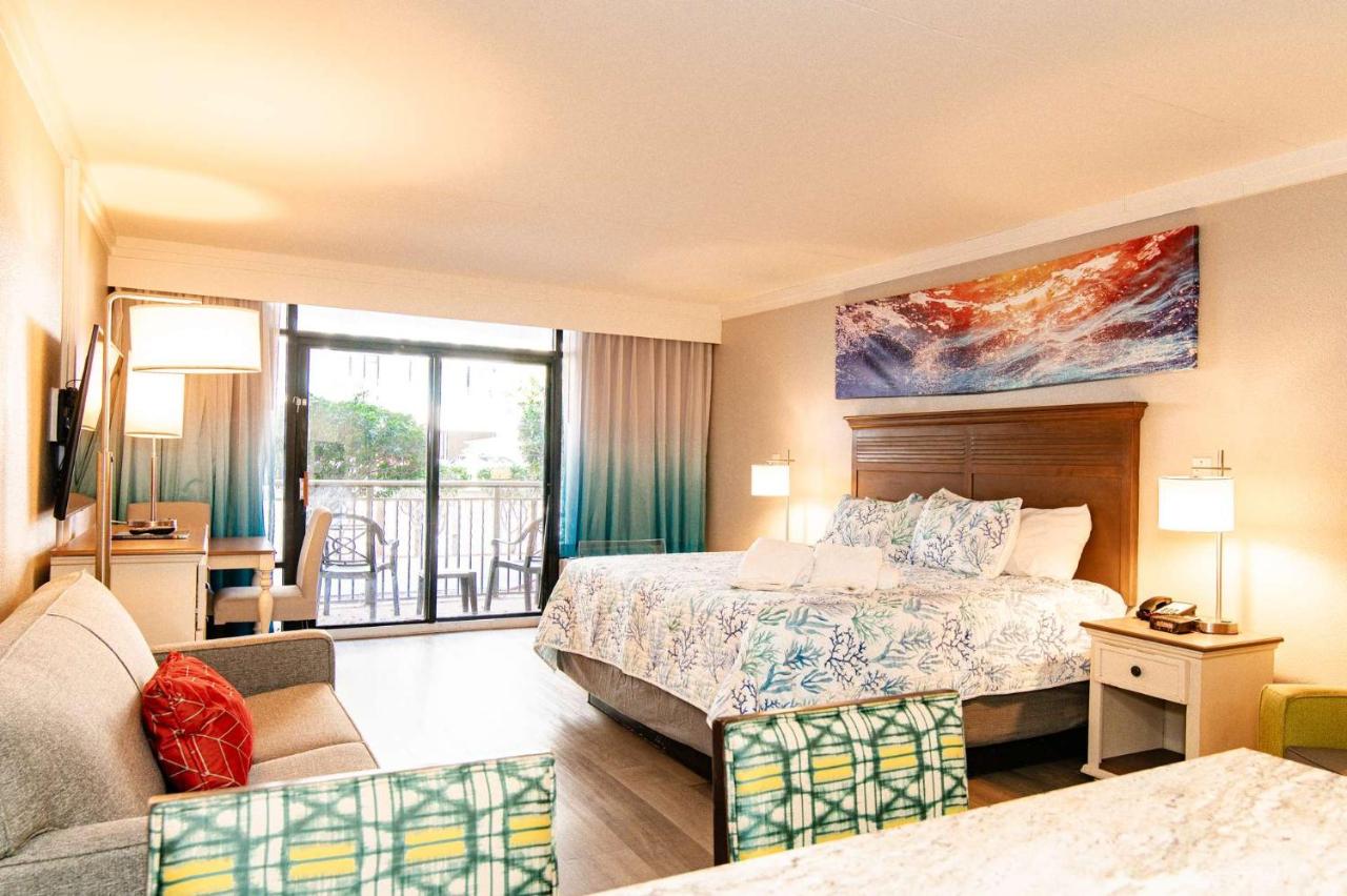Image: Tropical Suite at Oceanfront Resort w Lazy River