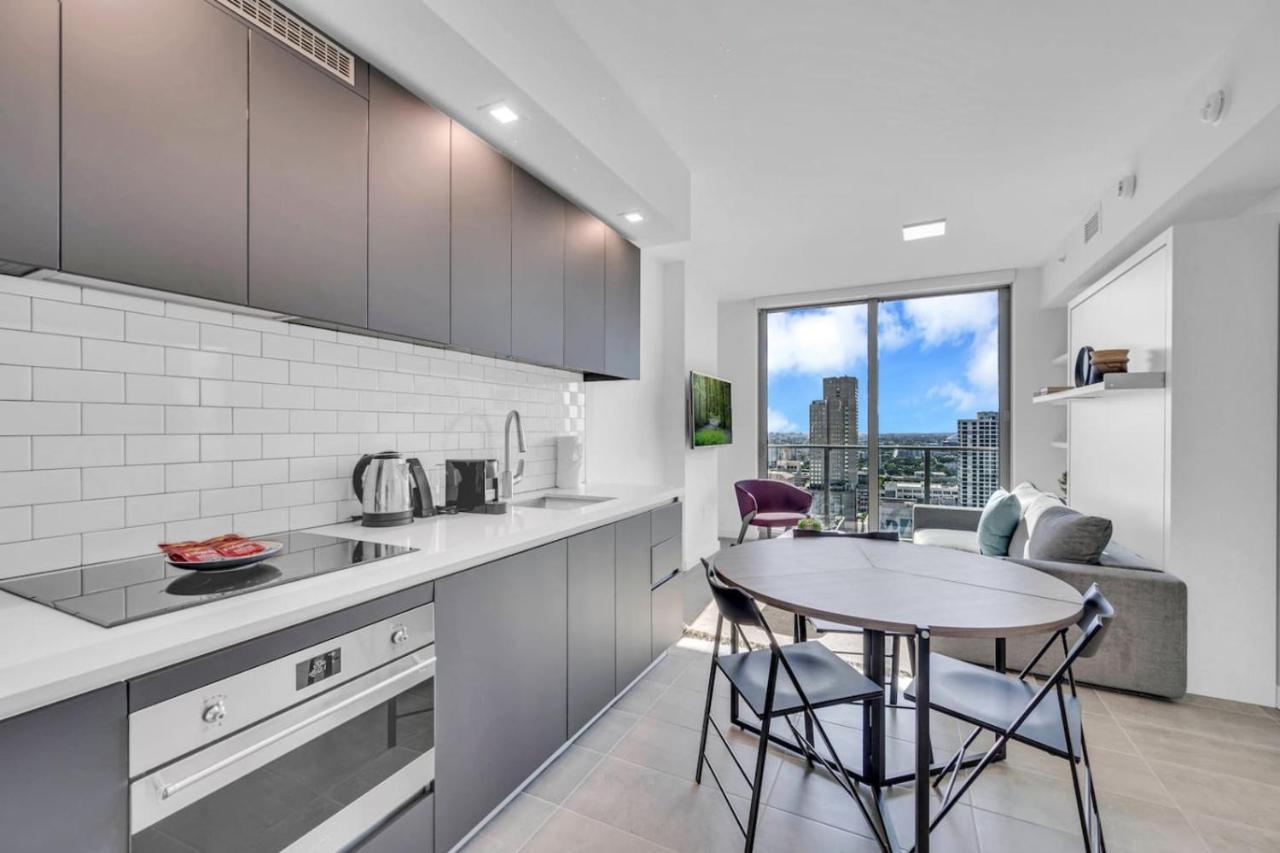 Stylish Studio and Den Across from Bayside Miami - 5