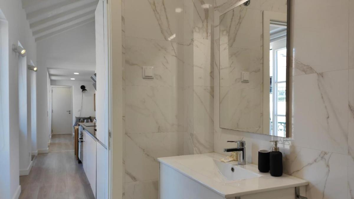 Chiado Modern Attic Duplex 2-Bedroom Apartment - 3