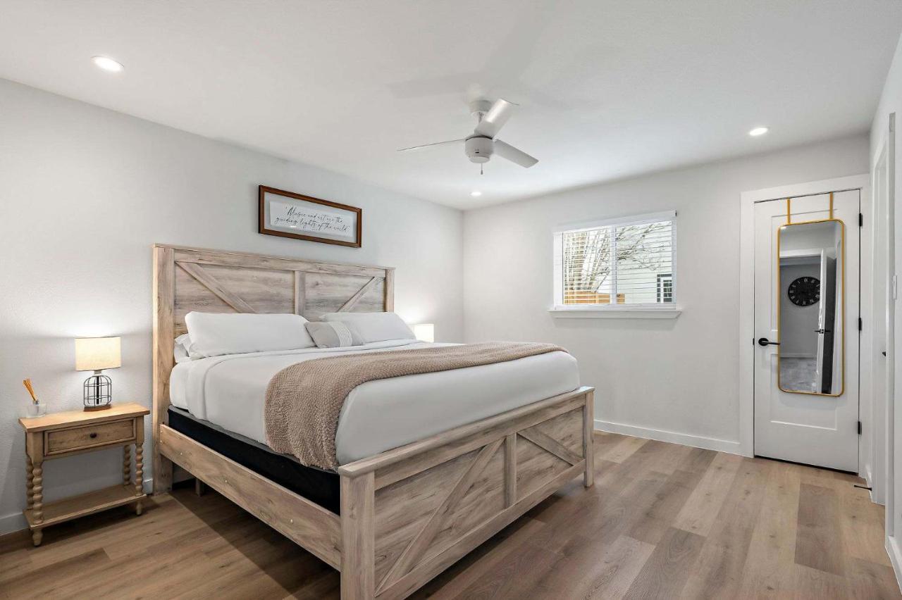 Chic & Stylish 1BR Retreat near Zilker Park - 3