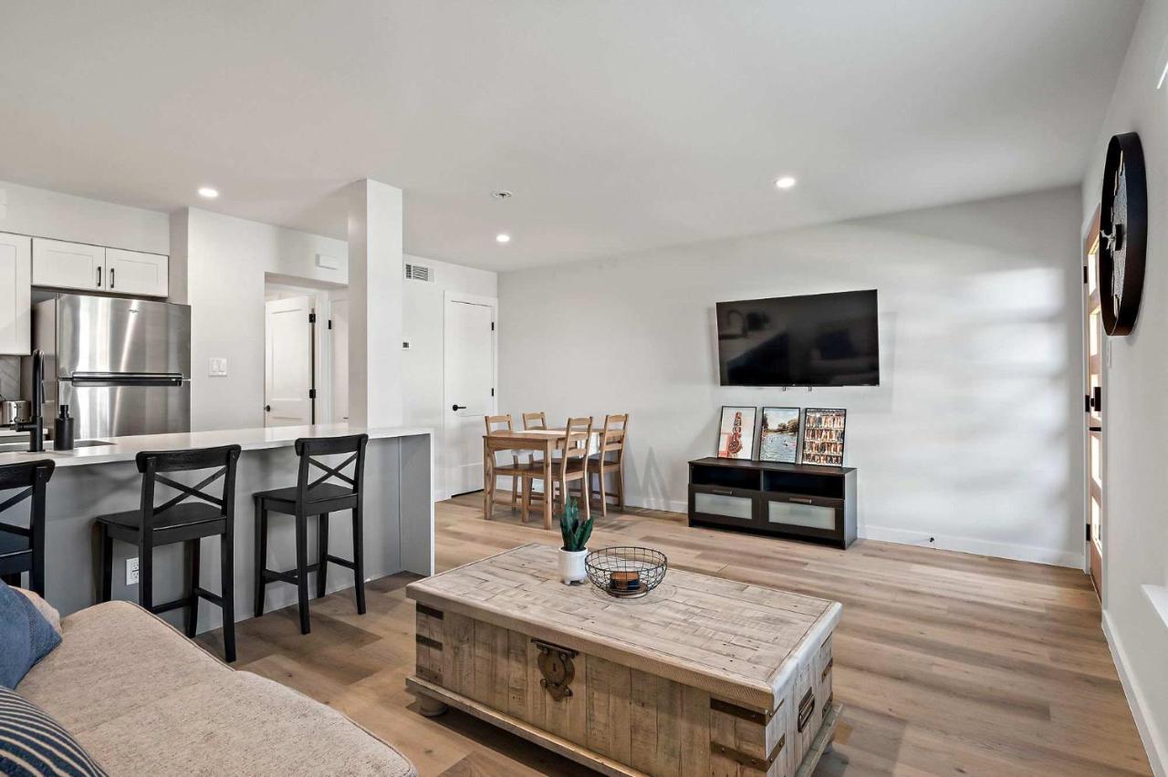 Chic & Stylish 1BR Retreat near Zilker Park - 5