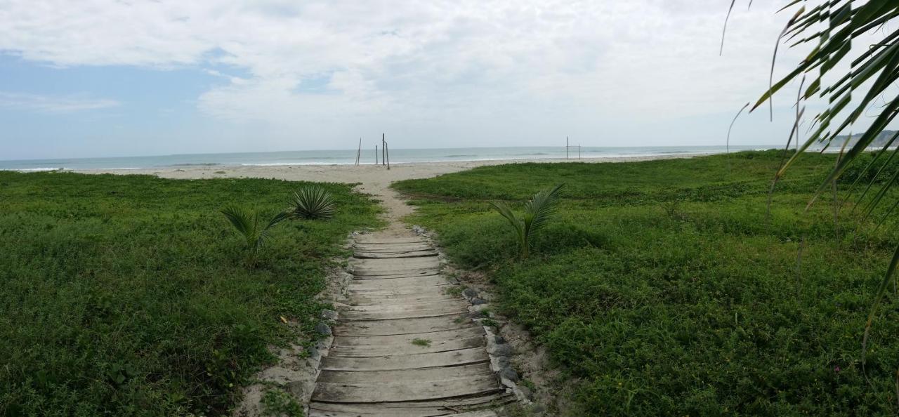 Beach: Hosteria Canoa