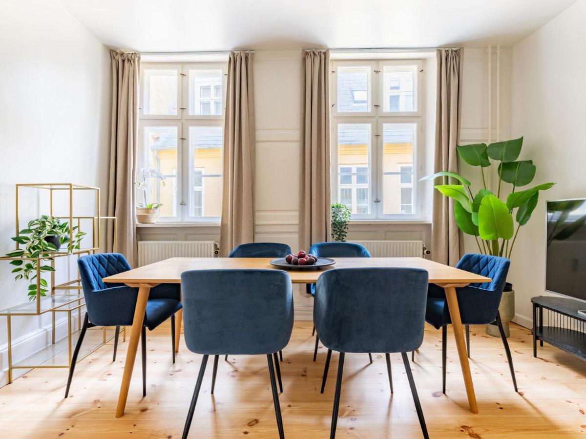 Tivoli 2 - Spacious 3 Bedroom near Tivoli - 2