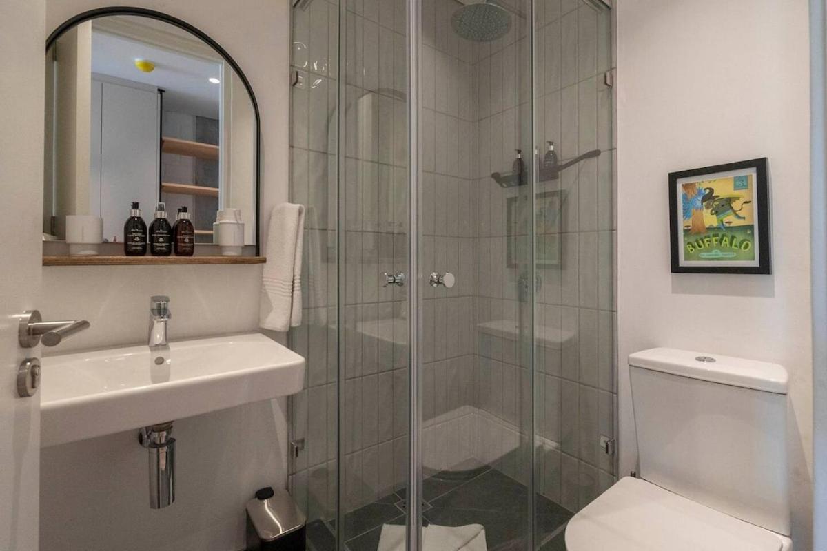 stunning studio in Seapoint - 3