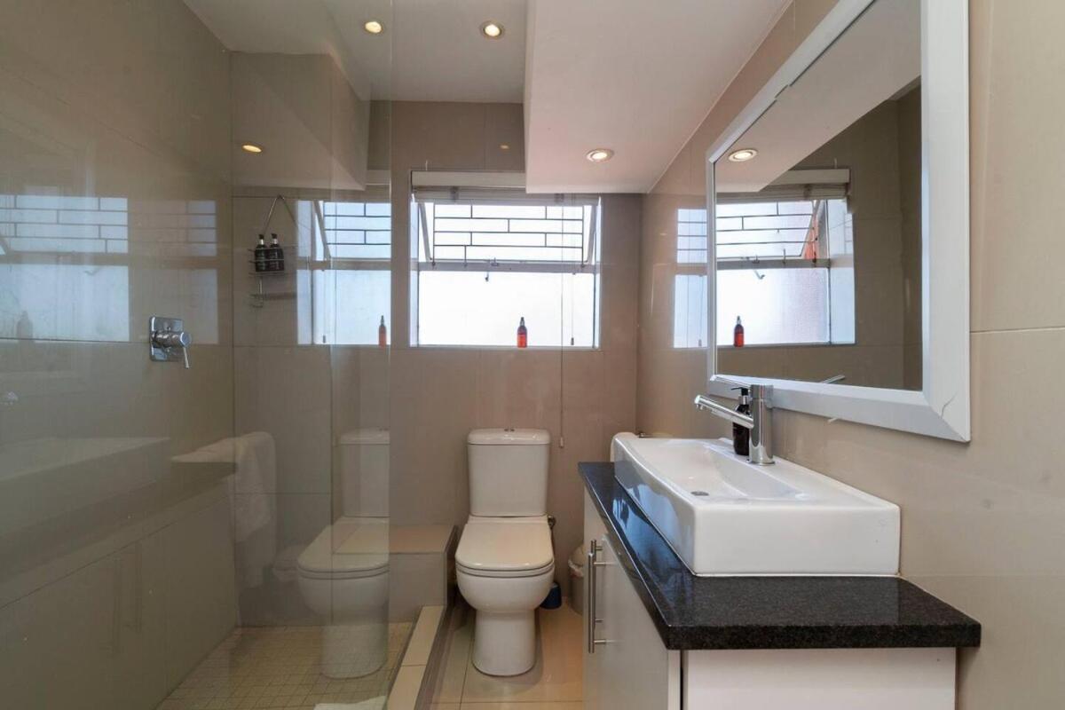 Charming Studio In THE Heart Of Green Point. - 3