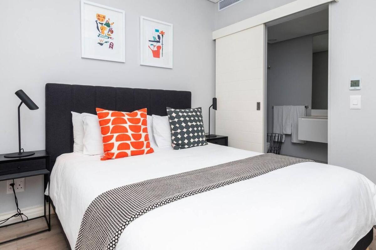 16 On Bree stunning 1-Bed perfectly Located - 2