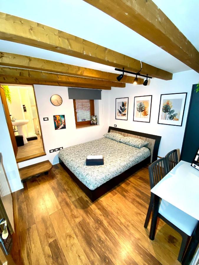 Rustic Retreat Rooms - 5