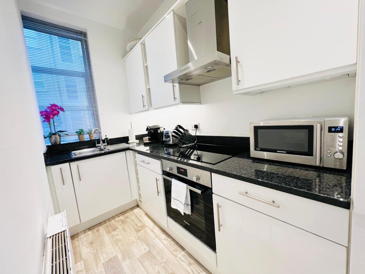 2 Bed Apartment – Steps from Oxford Street - 4