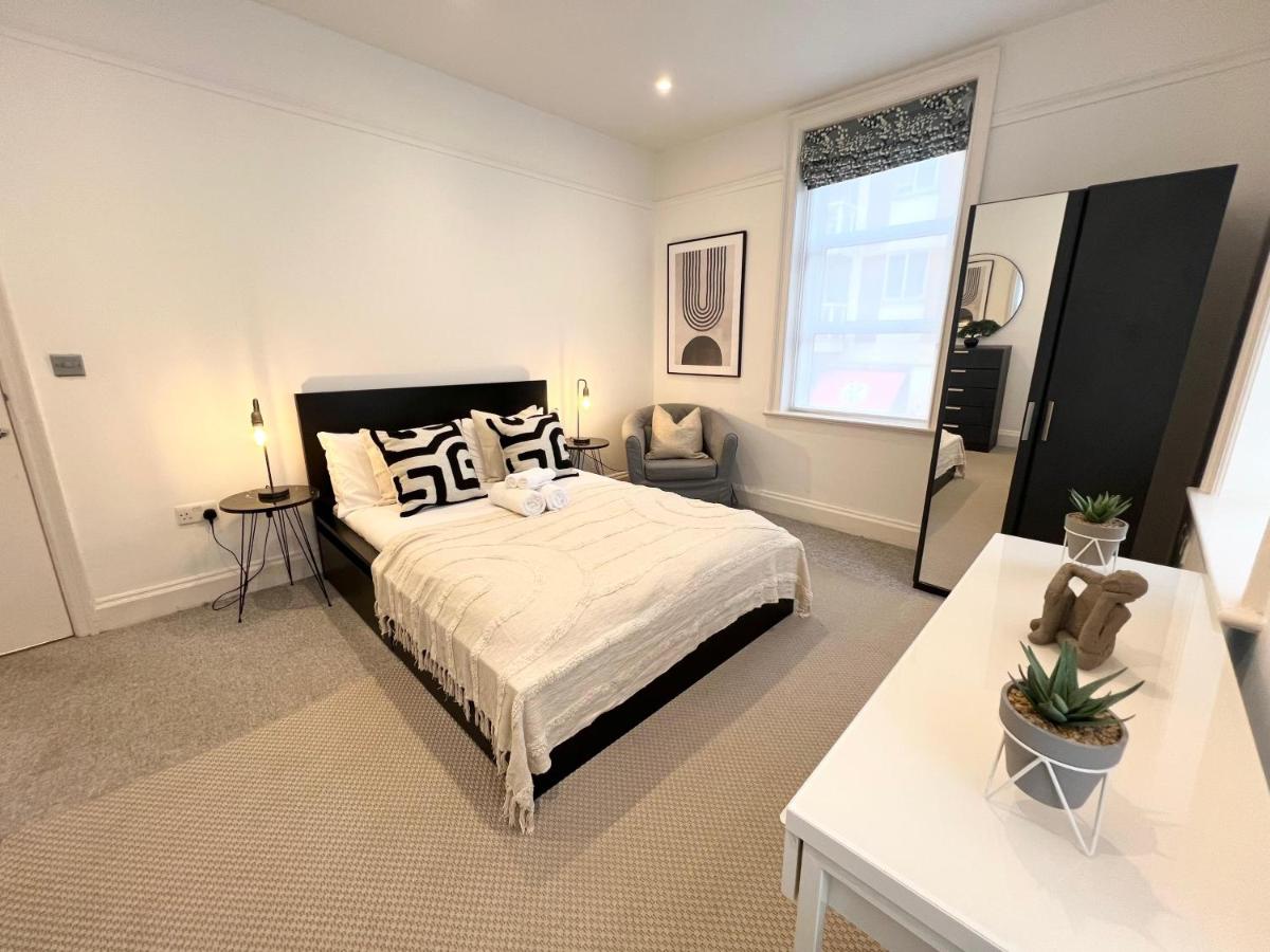 2 Bed Apartment – Steps from Oxford Street - 2