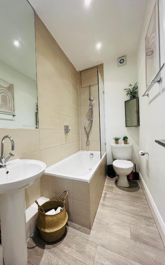 2 Bed Apartment – Steps from Oxford Street - 3