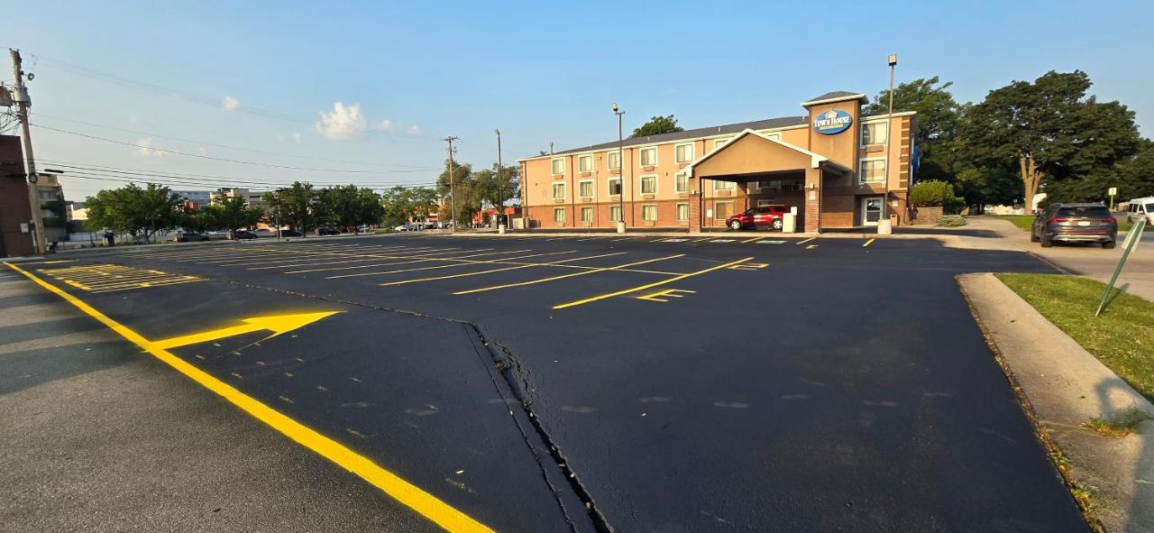 Town House Extended Stay Motel — photo 22