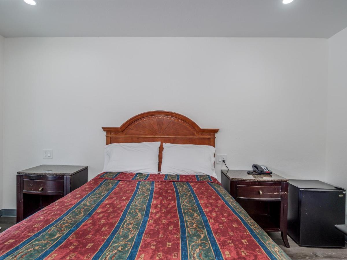 The Alameda Motel — photo 22