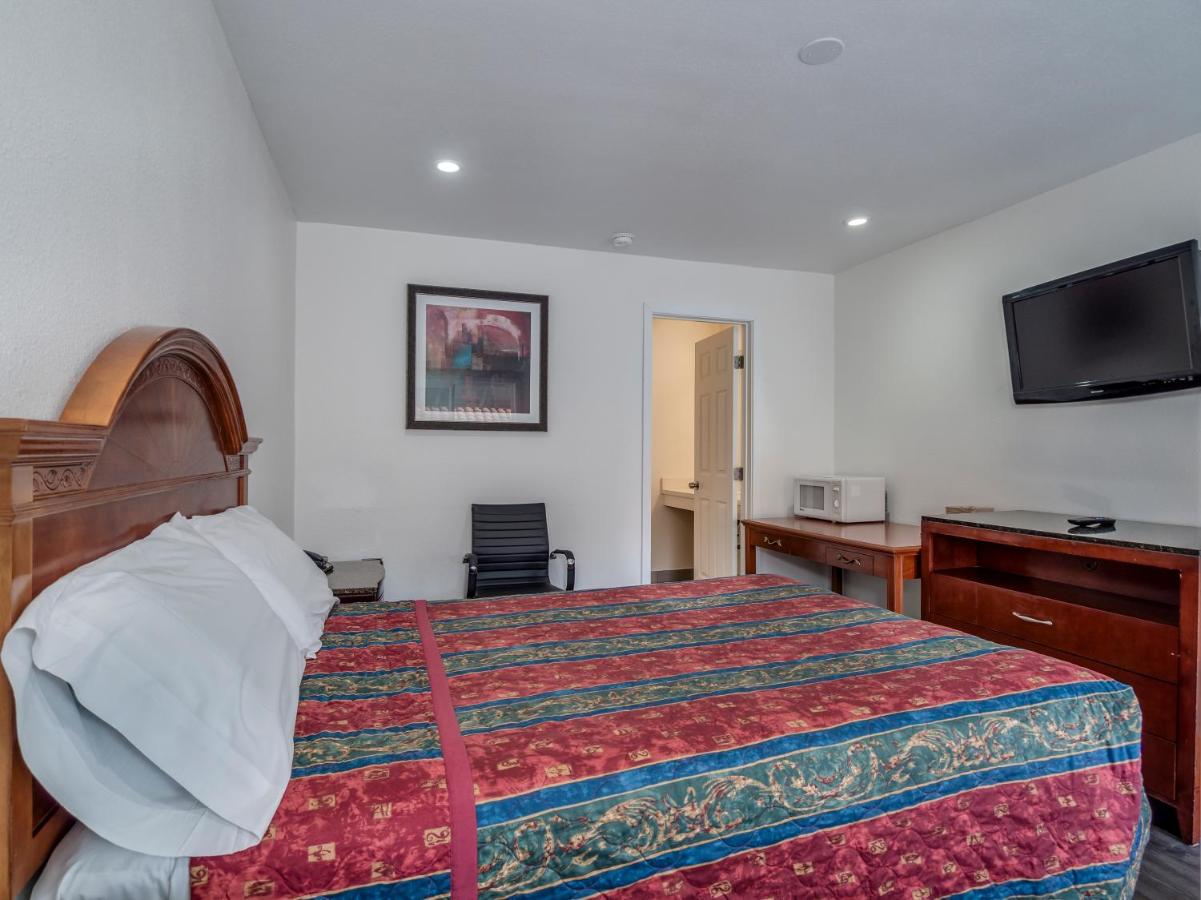 The Alameda Motel — photo 21