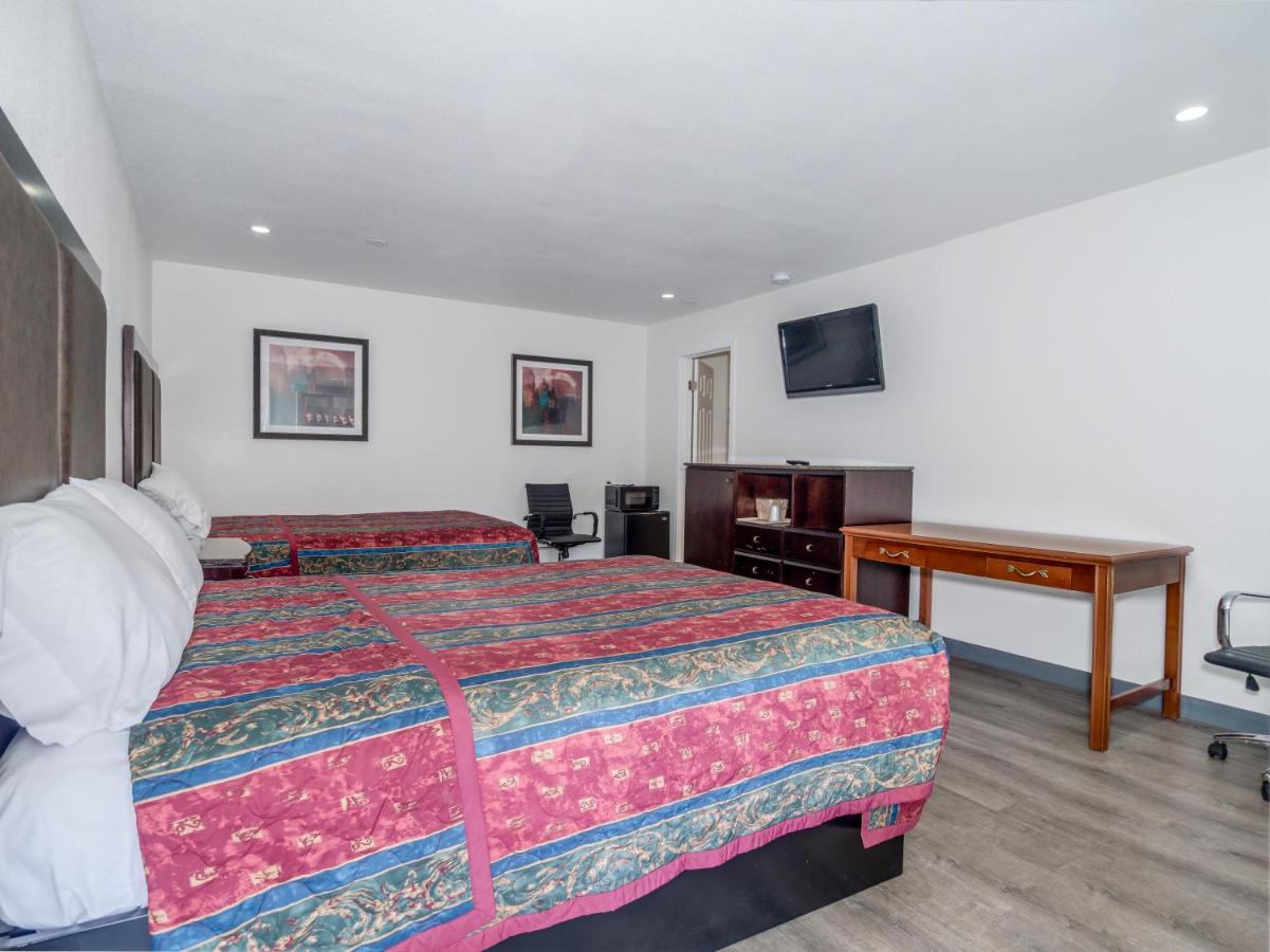 The Alameda Motel — photo 9
