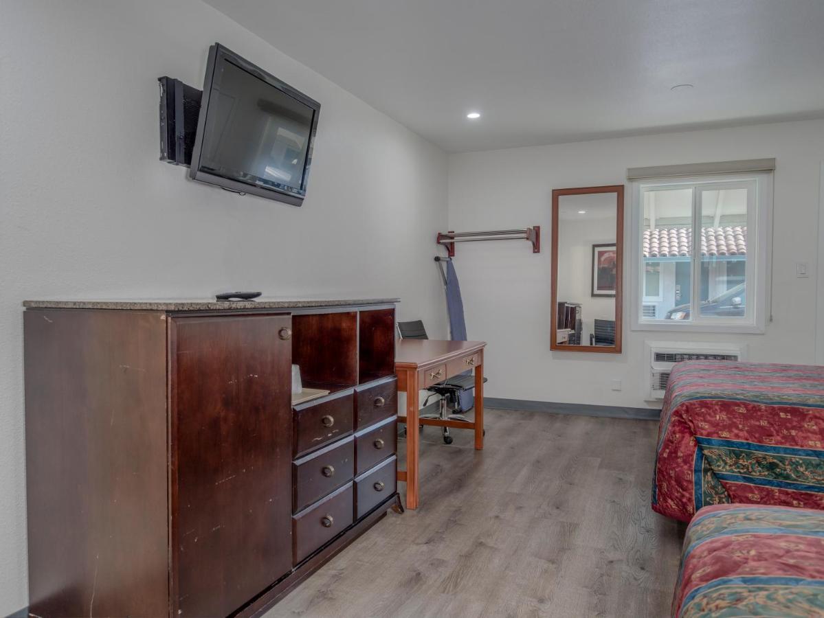 The Alameda Motel — photo 16