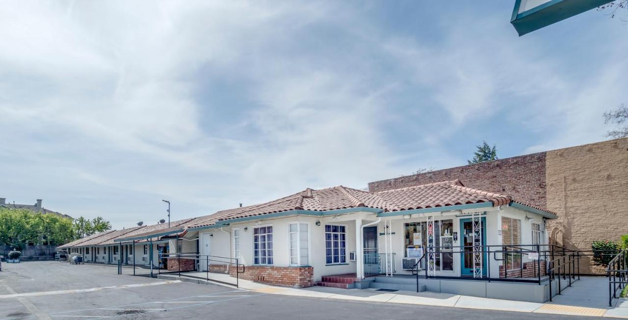 The Alameda Motel — photo 6
