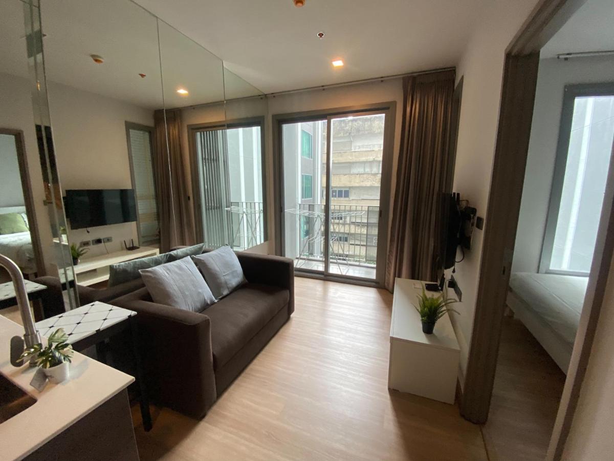 Ceil by Sansiri BTS Ekamai Shuttle to BTS Ekamai , Gateway mall , Major Cineplex mid city. Great place to explore bangkok