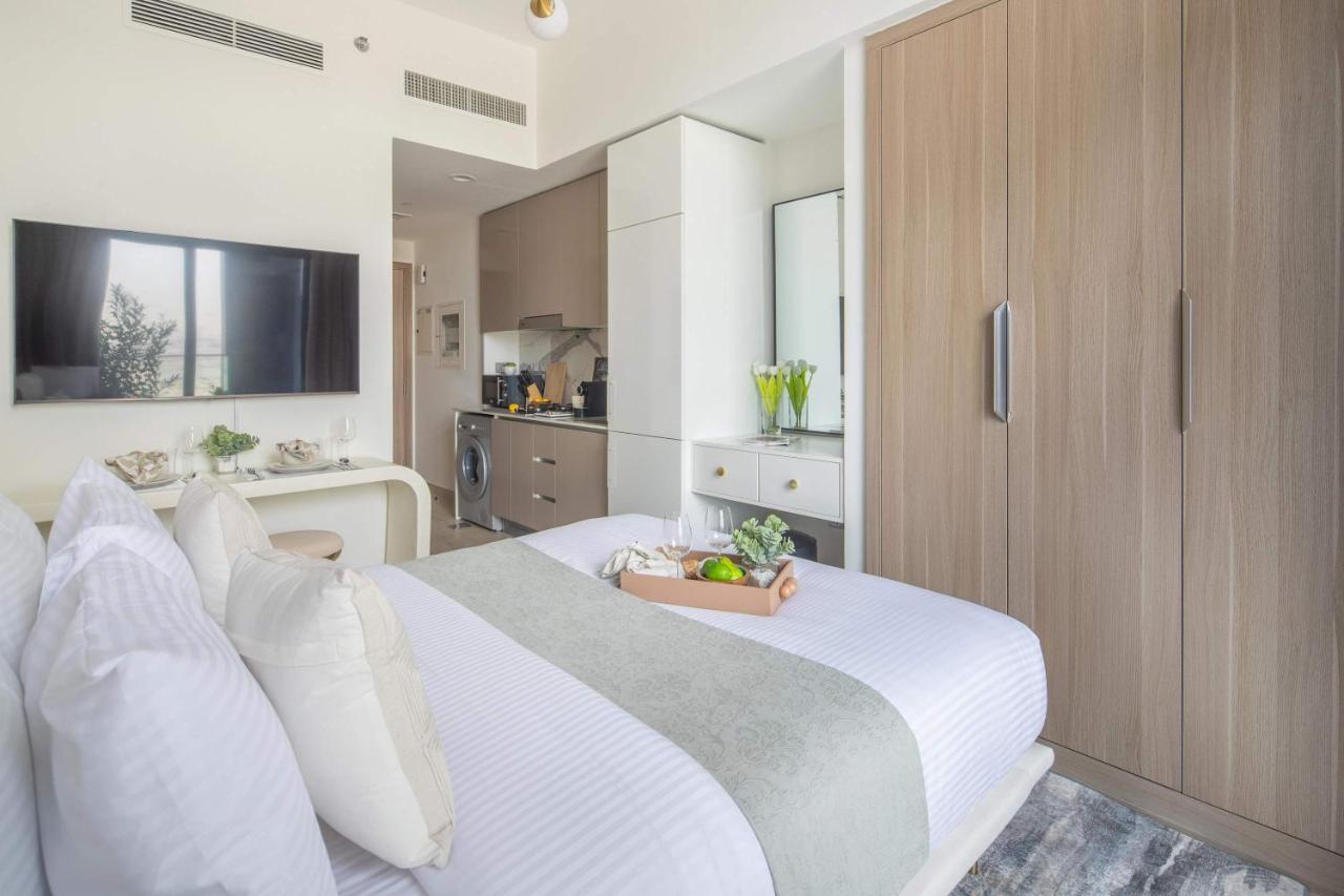 Frank Porter - Azizi Riviera 1 - 3