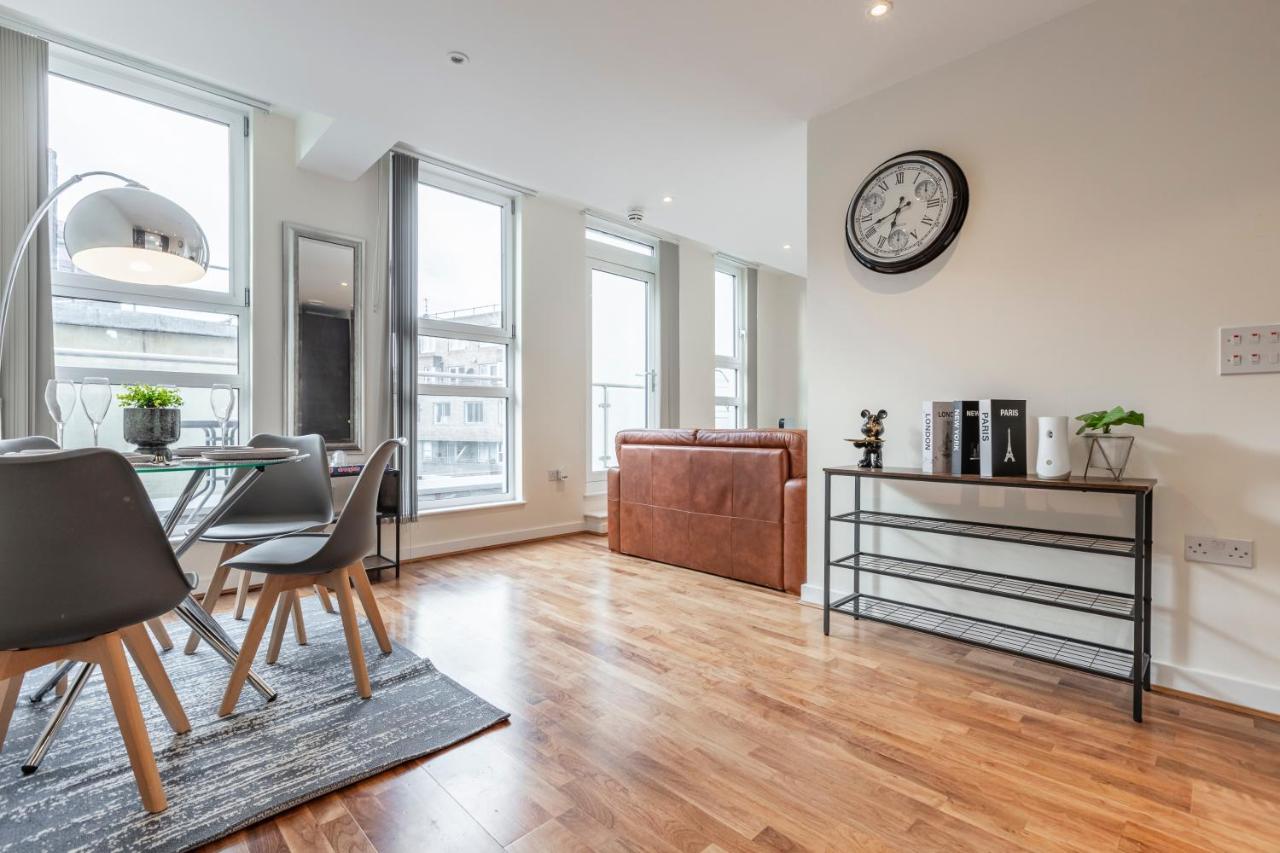 Modern London City Apartment - 4