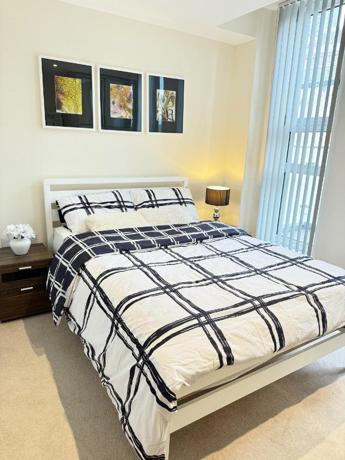 Modern London City Apartment - 2