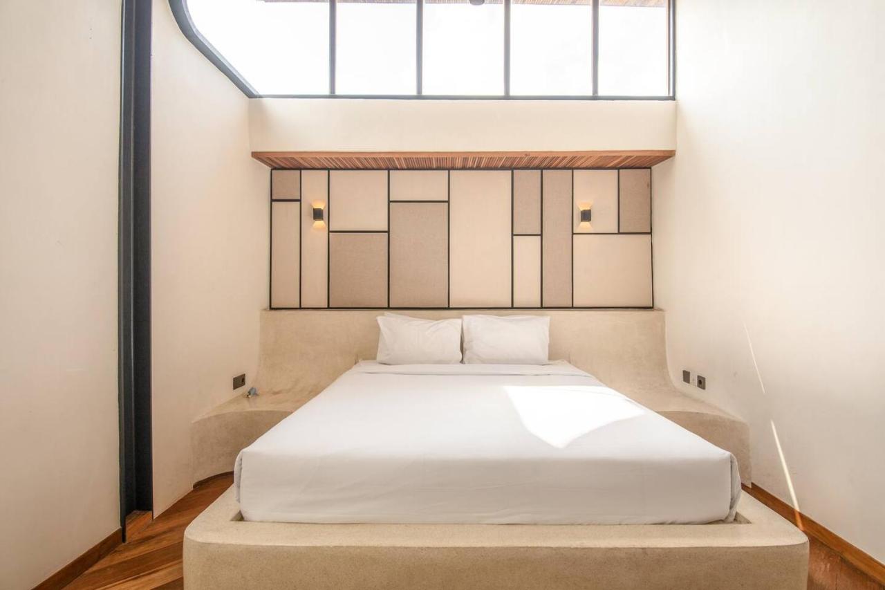 Elegant 1-BR Loft with Art Deco Vibe Shared Pool - 2