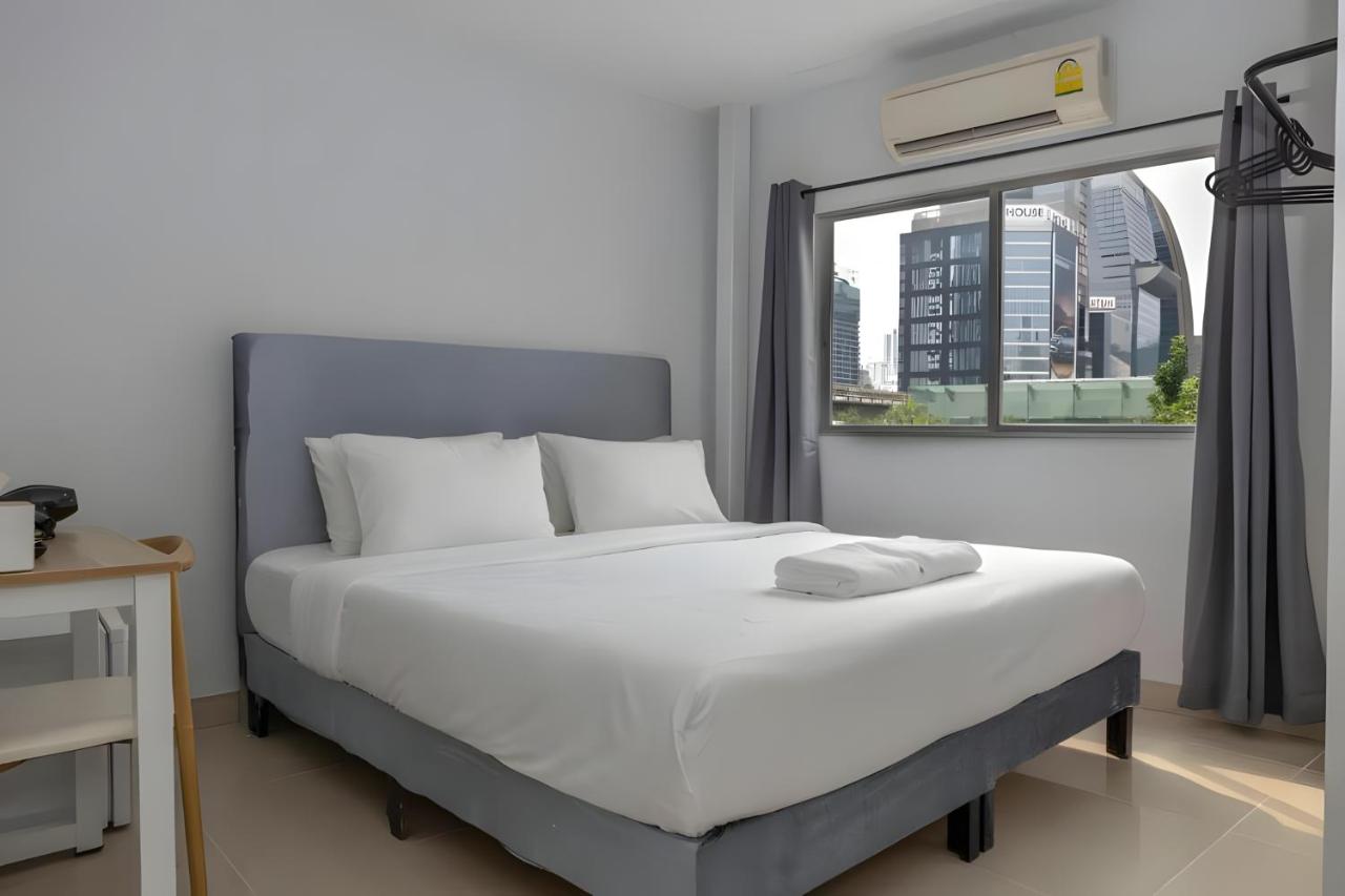 XX GO INN BTS Nana Sukhumvit Soi 3 x โกอินน์ บีทีเอส นานา ซอย 3