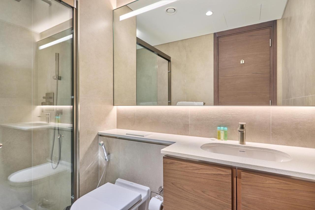 STAY BY LATINEM Luxury 1BR Holiday Home CVG 710 Near Burj Khalifa - 3