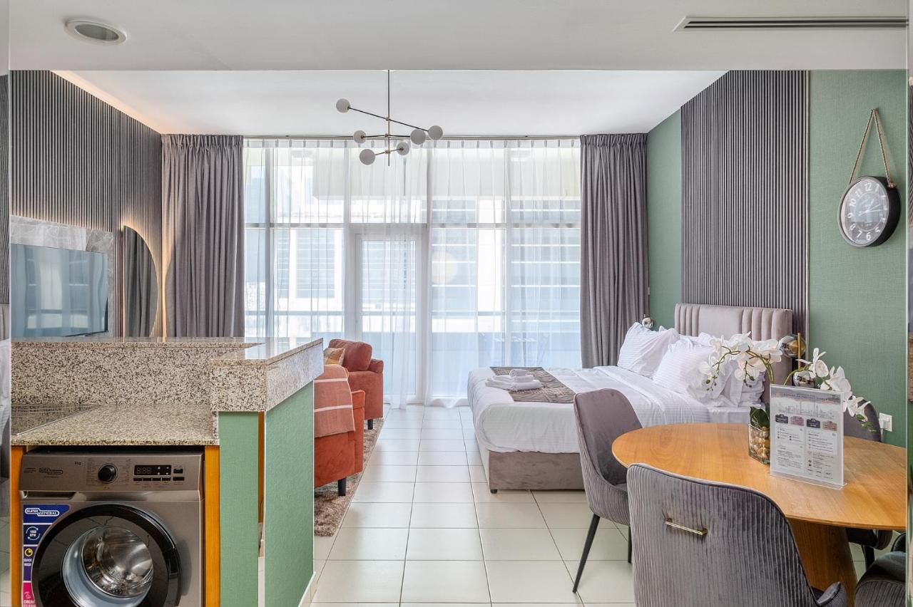 Escape24 Spacious Studio with Balcony near Dubai Mall - 5