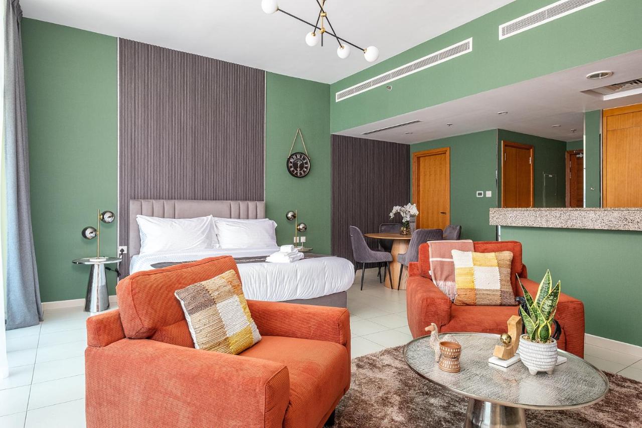 Escape24 Spacious Studio with Balcony near Dubai Mall - 2