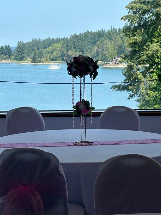 Oyster Bay Inn & Suites — photo 21