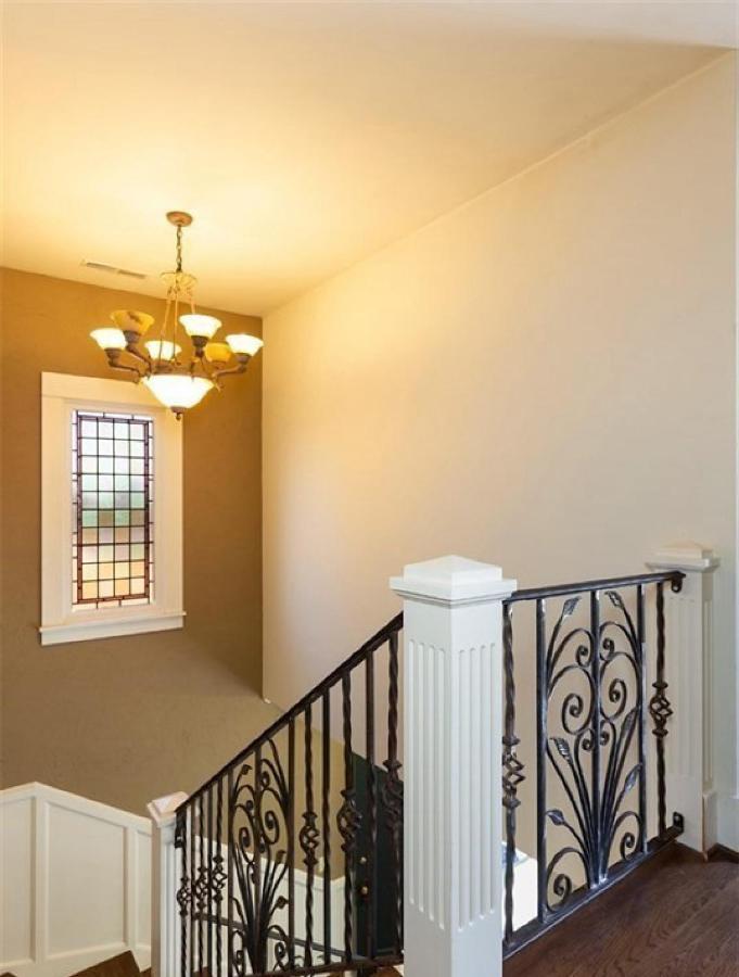 Image: Seattle Escape Queen Anne w Private Deck