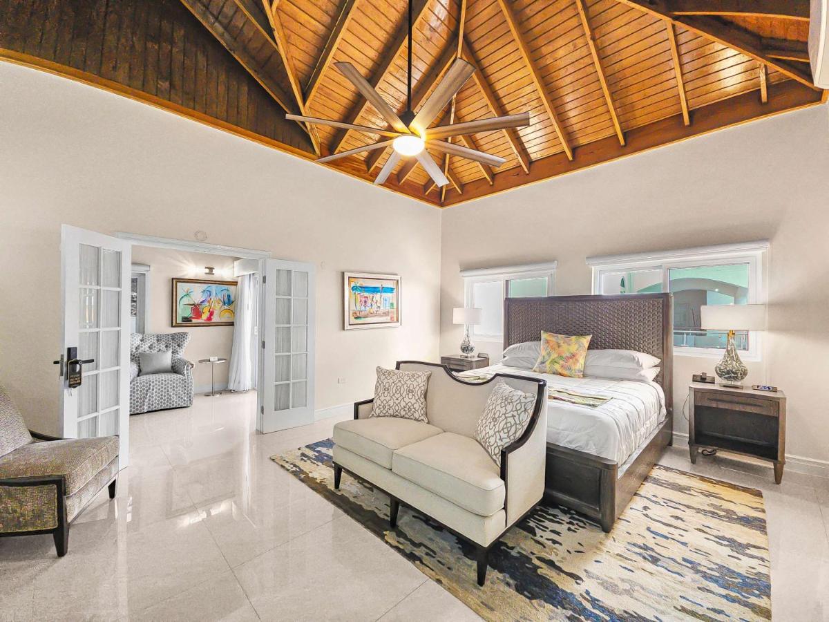 Hospitality Expert BTS 2 - Pool Beach & Chef