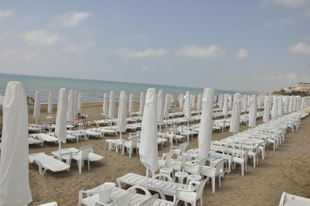 Beach: Sirma Hotel