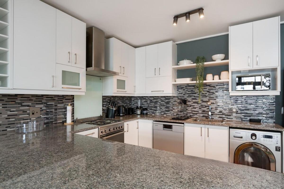 Stylish City Apartment - 3