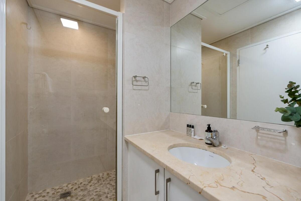 Stylish City Apartment - 2