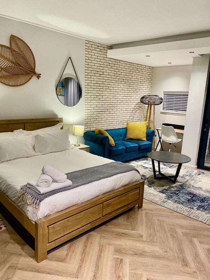 On Park Century City Cozy Apartment - 2