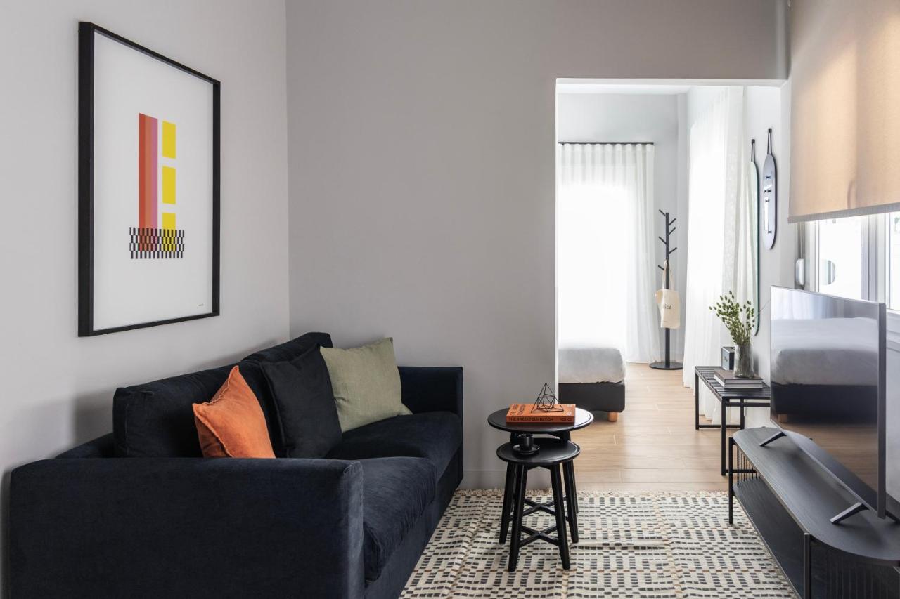 Elliot Petralona, Athens - 2