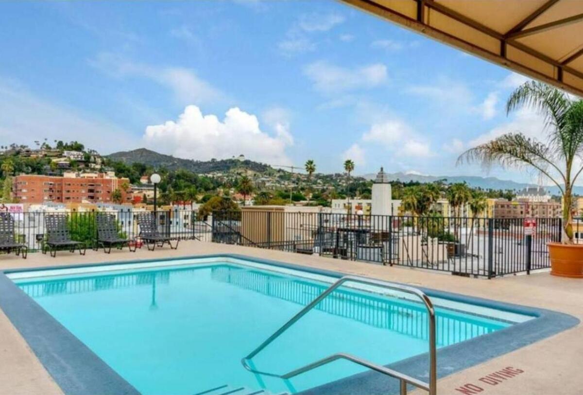 Snazzy 2Bd Apartment Rooftop Pool & Iconic Hollywood Sign Views - 4