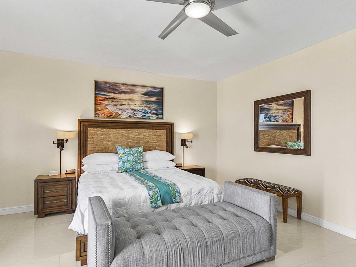 Hospitality Expert BTS 7 - Pool Beach & Bar